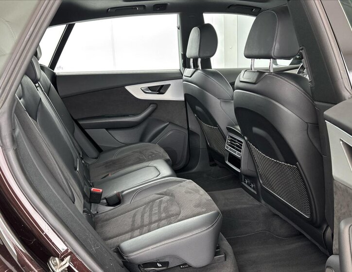 Audi Q8 SUV / Terénní 3,0 l 250 kw