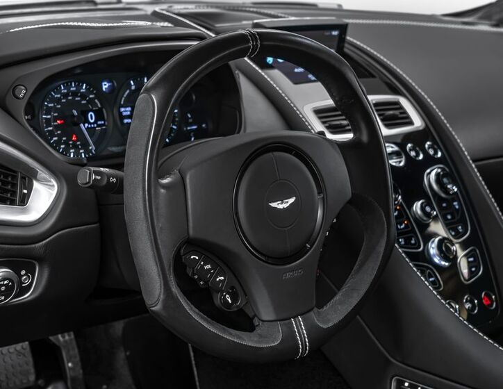 Aston Martin Vanquish 25