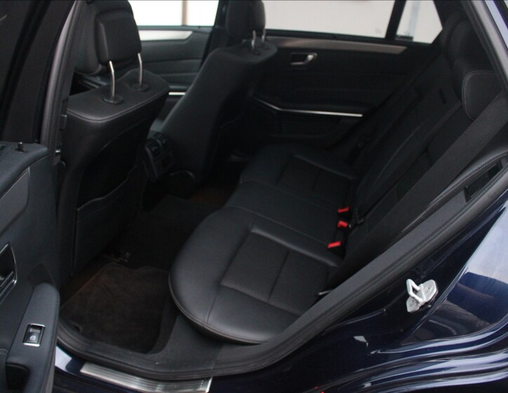 Mercedes-Benz Třídy E 12