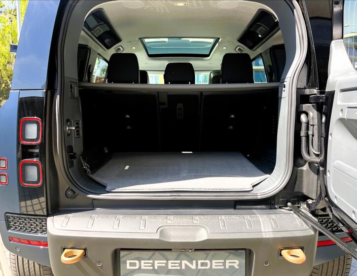 Land Rover Defender SUV / Terénní 4,4 l 467 kw