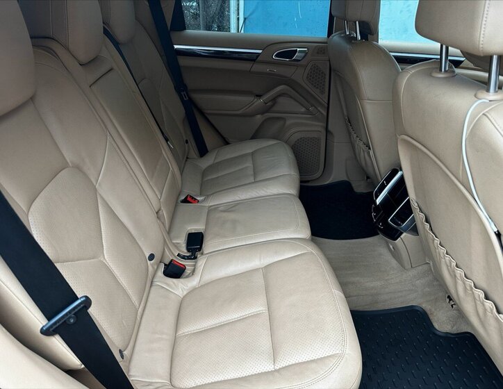 Porsche Cayenne Kombi 4,8 l 294 kw