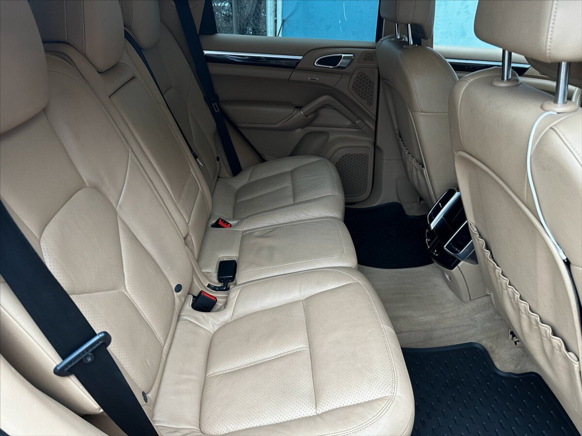 Porsche Cayenne Kombi 4,8 l 294 kw