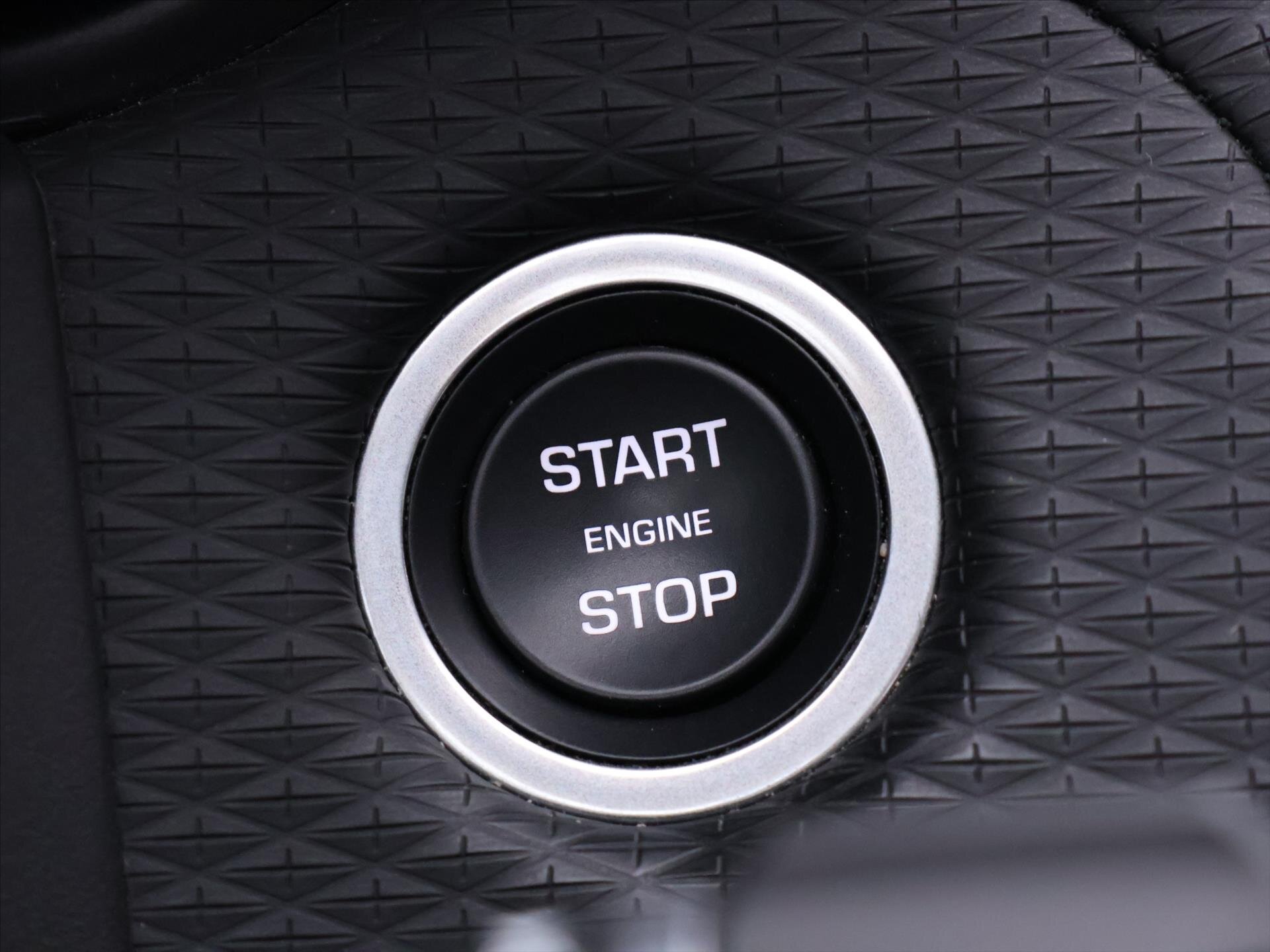 Land Rover Range Rover Velar SUV / Terénní 3,0 l 221 kw