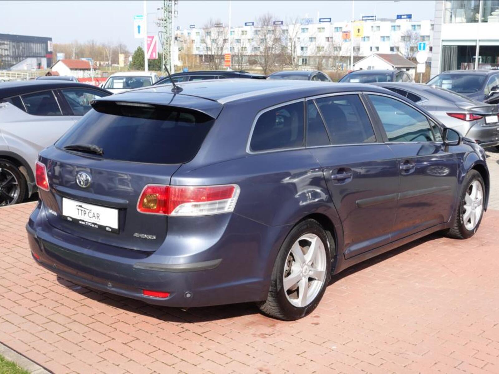 Toyota Avensis 4