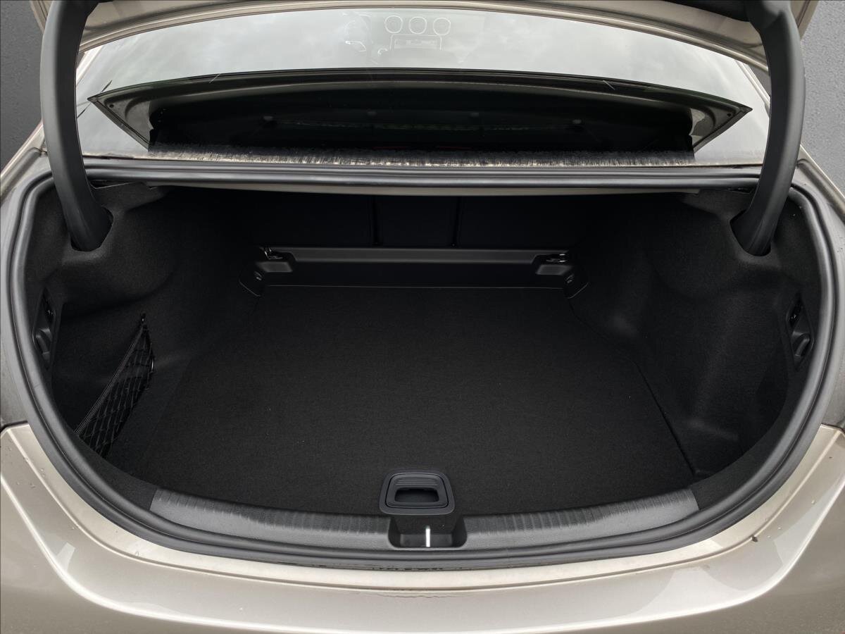 Mercedes-Benz Třídy C Sedan 1,5 l 150 kw