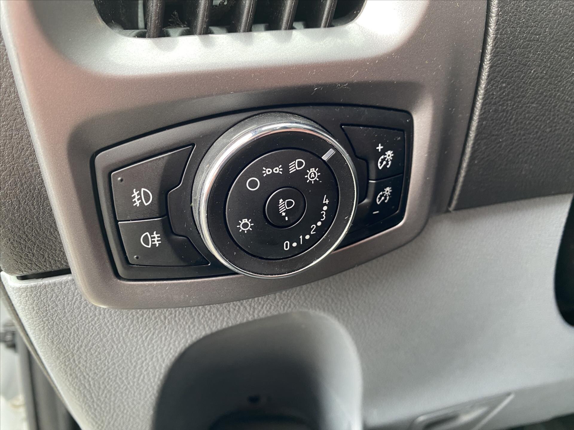 Ford Tourneo Custom MPV 2,0 l 96 kw