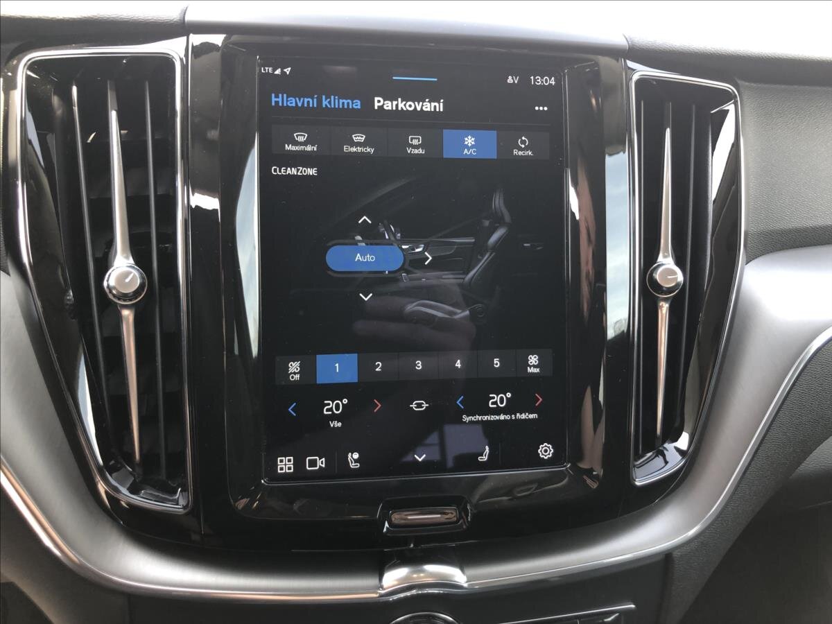 Volvo XC60 SUV / Terénní 2,0 l 145 kw