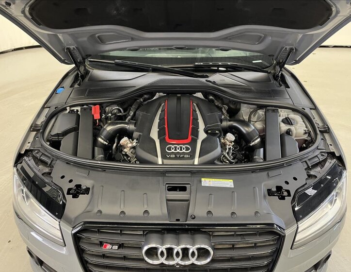 Audi S8 Sedan / Limuzína 4,0 l 445 kw