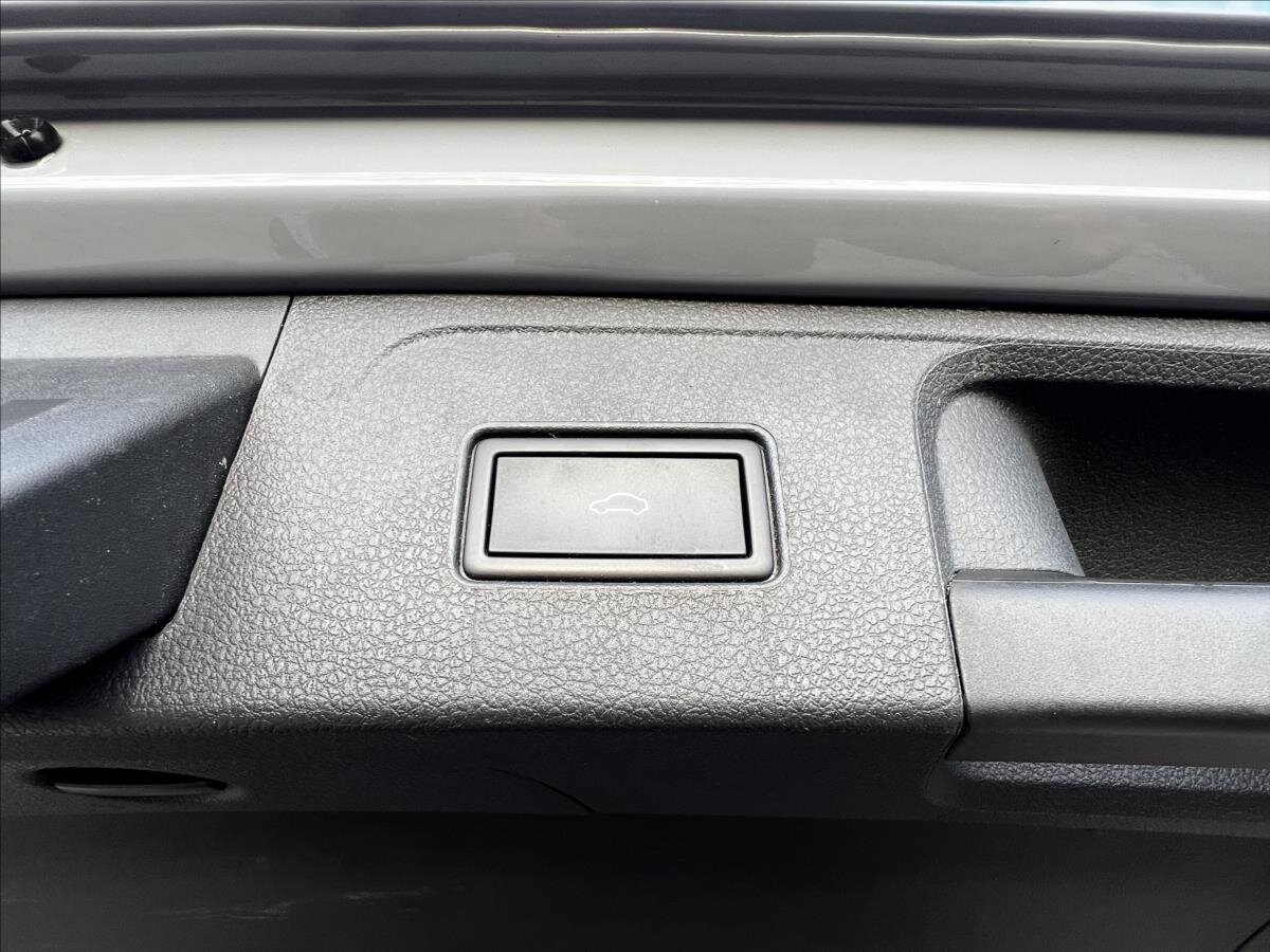 Volkswagen Passat Kombi 1,4 l 160 kw