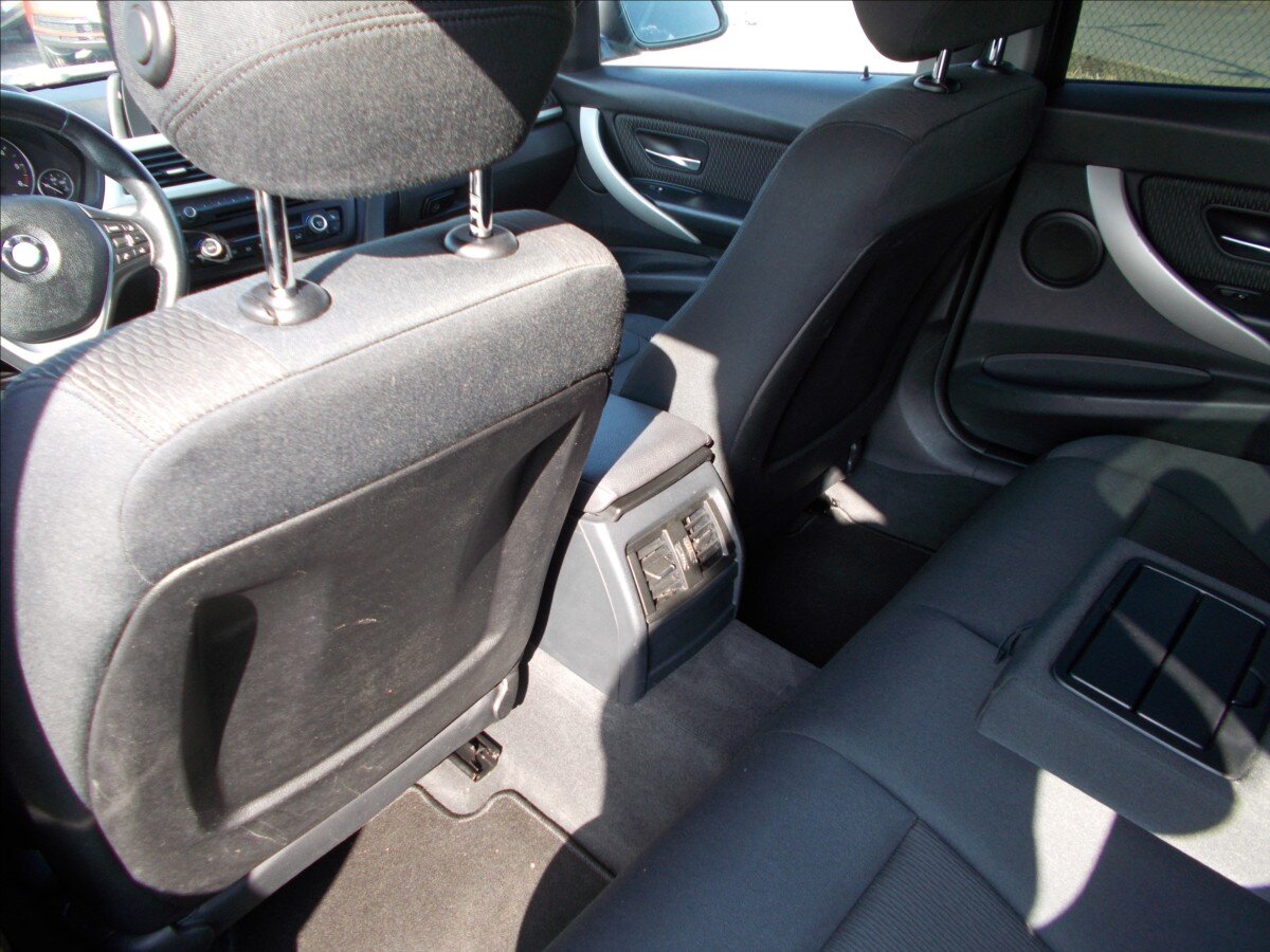 BMW Řada 3 Sedan / Limuzína 2,0 l 135 kw