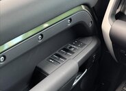Land Rover Defender SUV / Terénní 3,0 l 183 kw