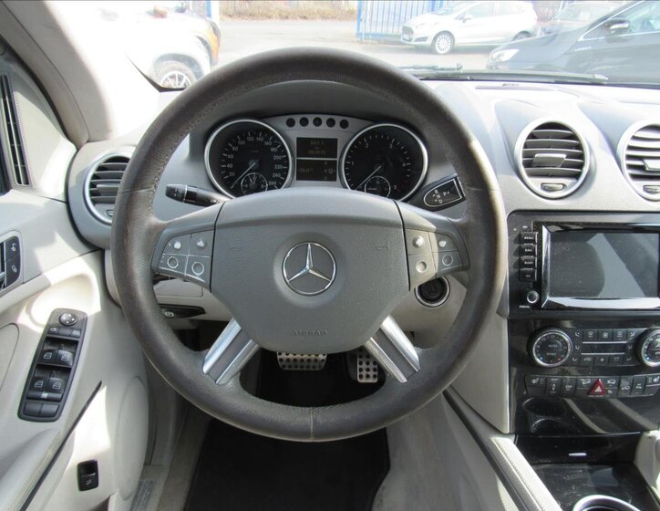 Mercedes-Benz Třídy M SUV / Terénní 3,0 l 165 kw