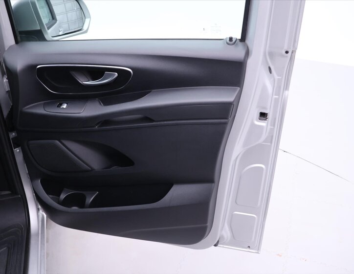 Mercedes-Benz Vito 12