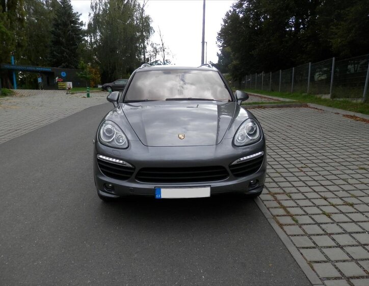 Porsche Cayenne SUV 4,1 l 281 kw