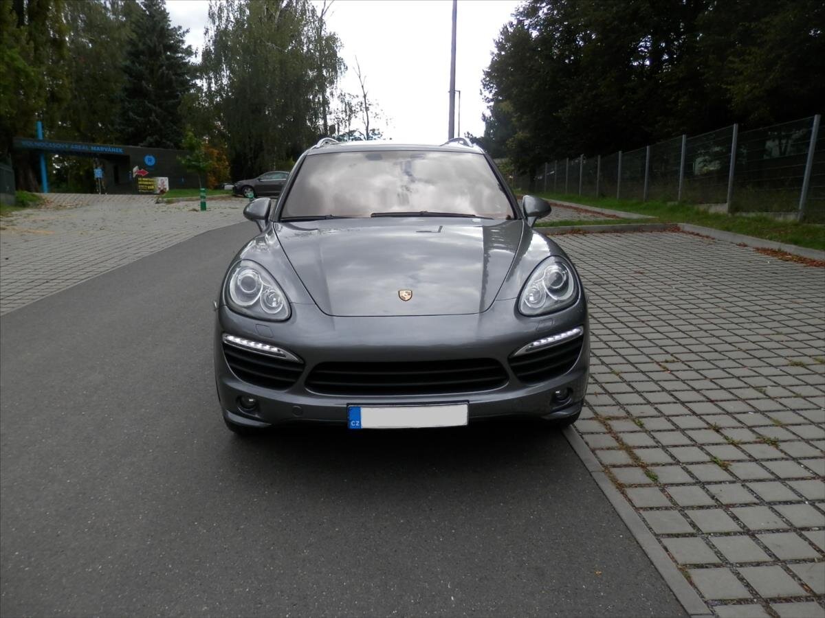 Porsche Cayenne SUV 4,1 l 281 kw