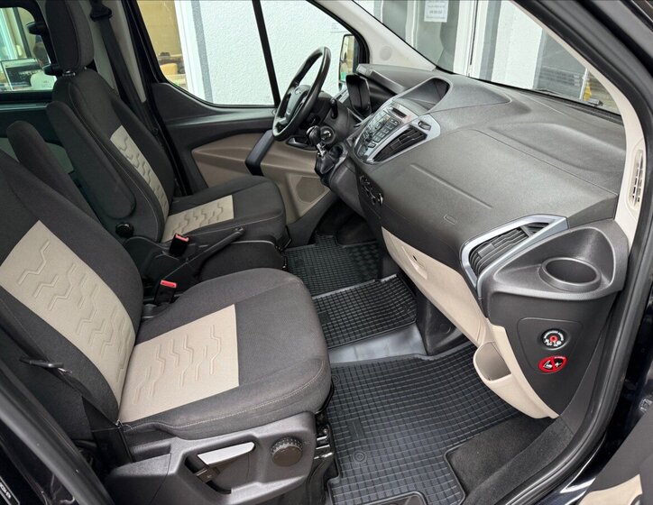 Ford Tourneo Custom MPV 2,2 l 92 kw