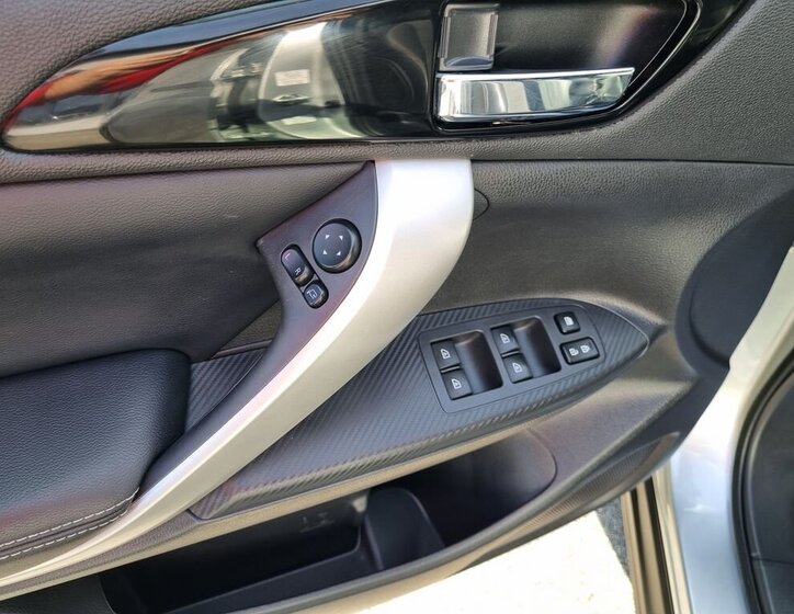 Mitsubishi Ostatní SUV / Terénní 2,4 l 138 kw