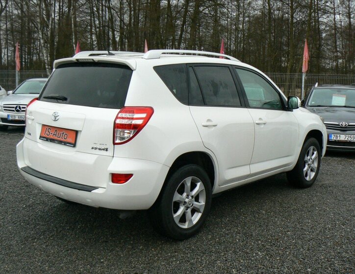 Toyota RAV4 SUV / Terénní 2,2 l 110 kw