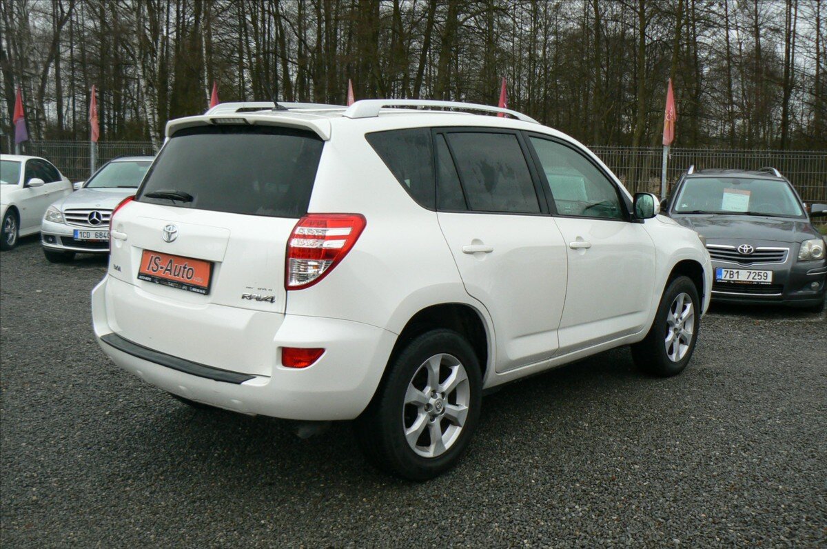 Toyota RAV4 SUV / Terénní 2,2 l 110 kw