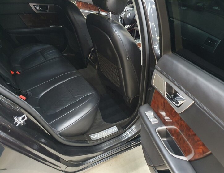 Jaguar XF Sedan / Limuzína 3,0 l 202 kw