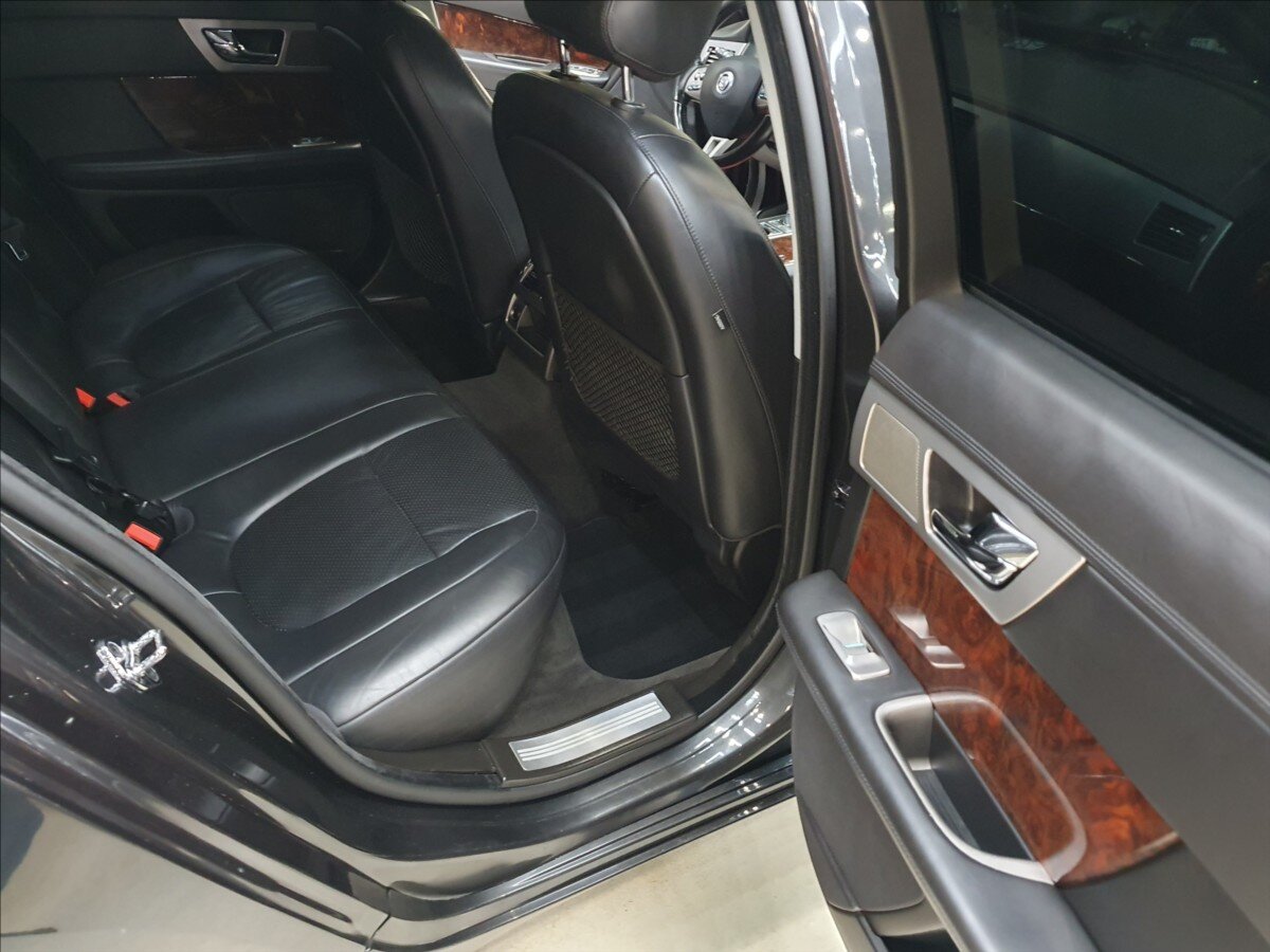Jaguar XF Sedan / Limuzína 3,0 l 202 kw