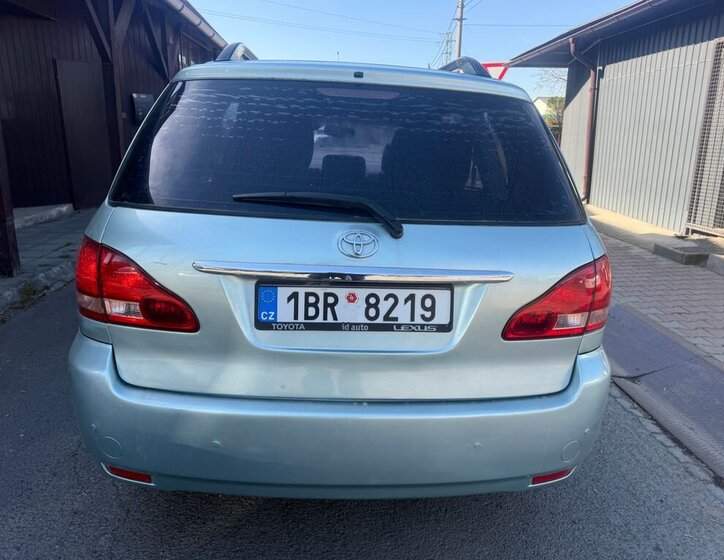 Toyota Avensis Verso MPV 2,0 l 85 kw