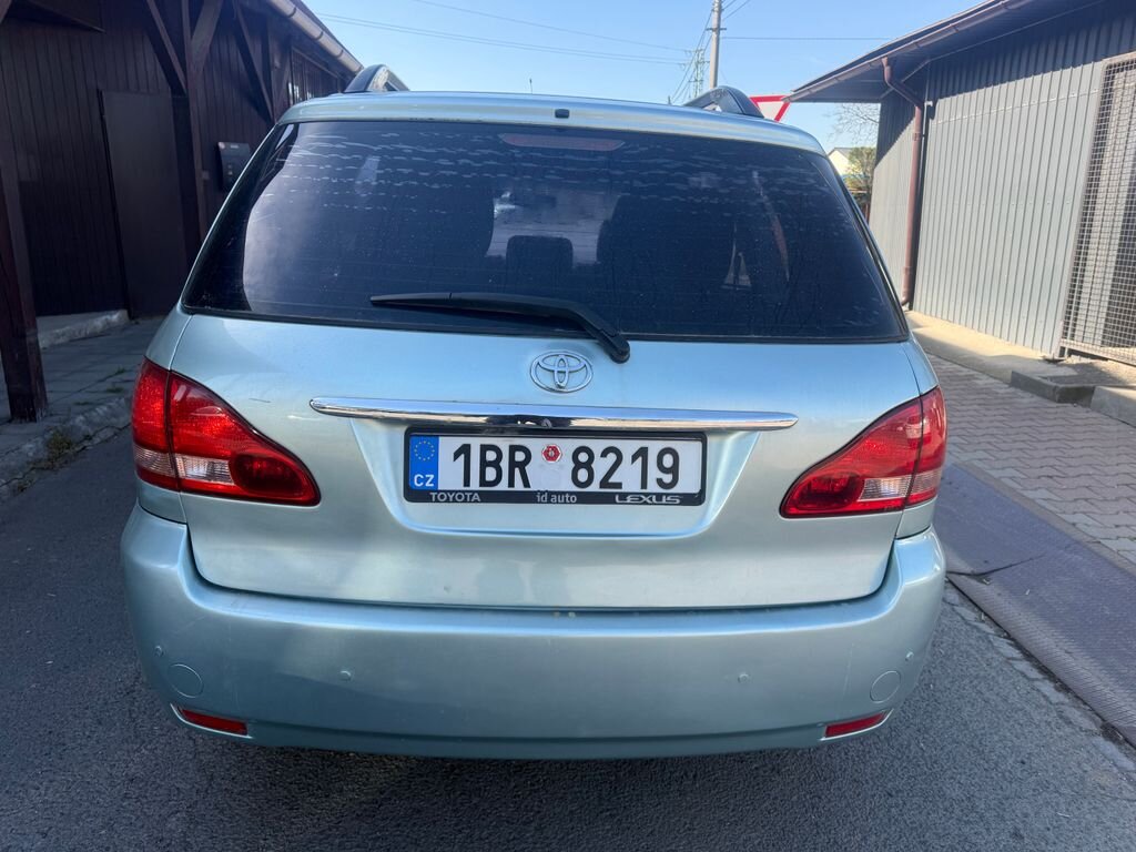 Toyota Avensis Verso MPV 2,0 l 85 kw