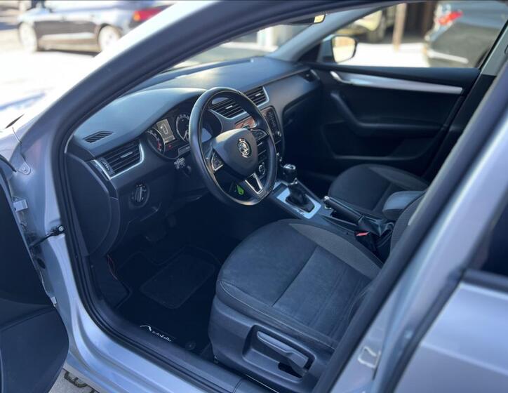 Škoda Octavia 12