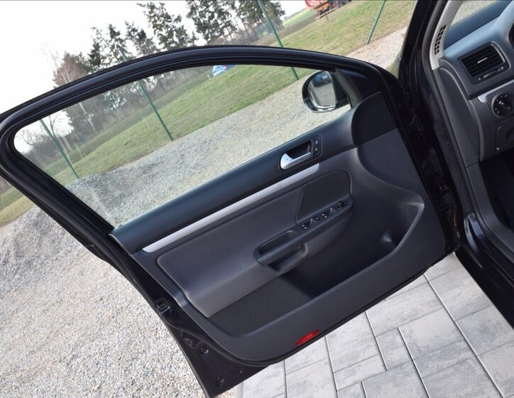 Volkswagen Golf Kombi 1,6 l 75 kw