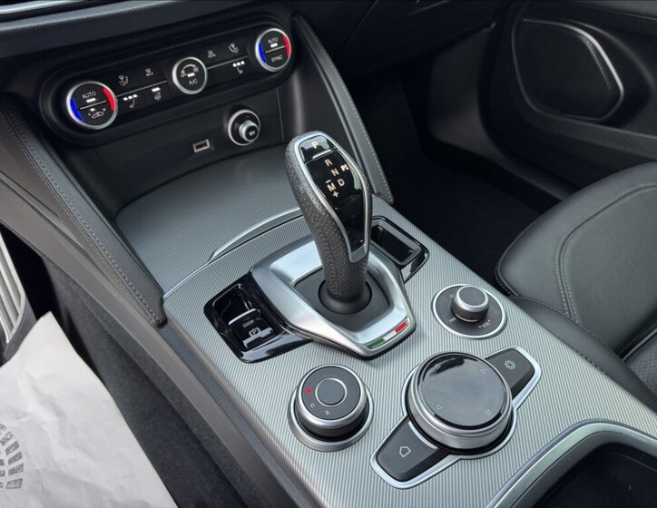 Alfa Romeo Stelvio SUV 2,0 l 206 kw