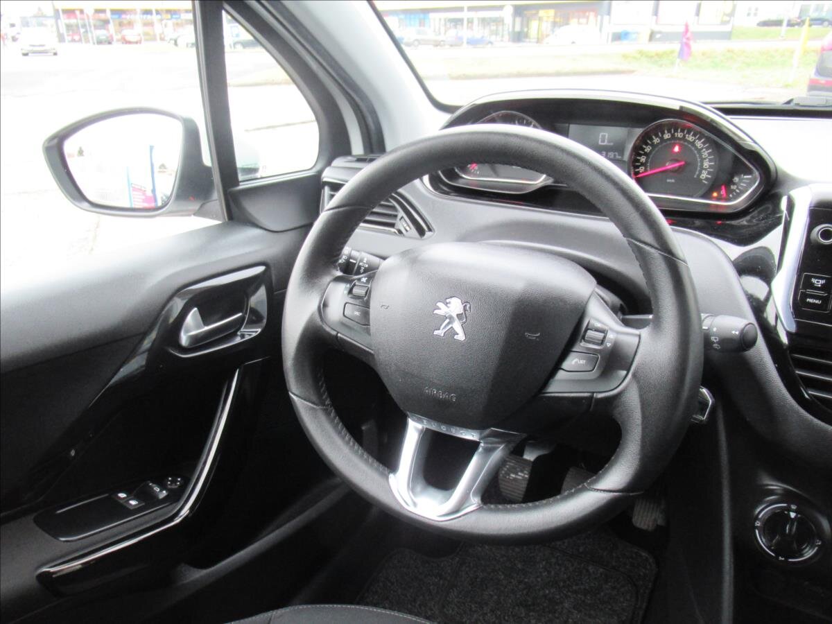 Peugeot 208 Hatchback 1,2 l 60 kw