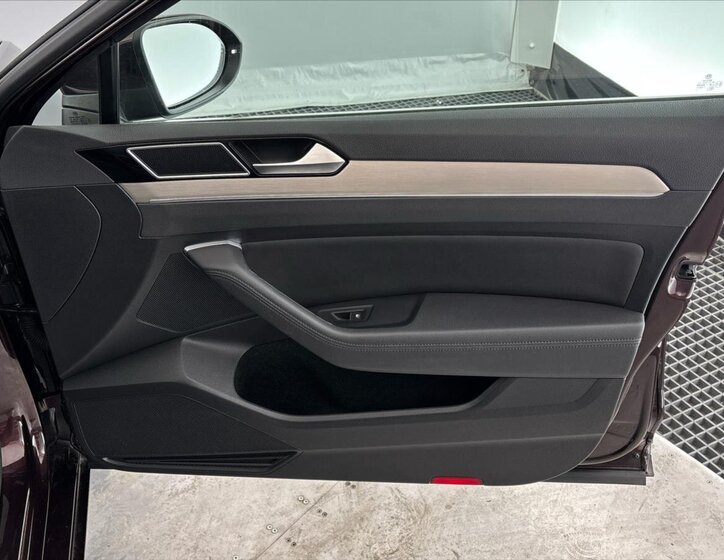 Volkswagen Passat Sedan / Limuzína 2,0 l 140 kw