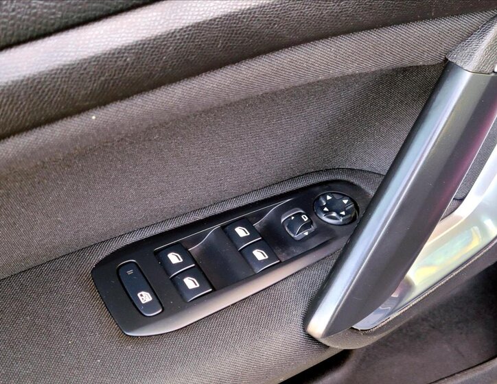 Peugeot 308 Hatchback 1,5 l 75 kw