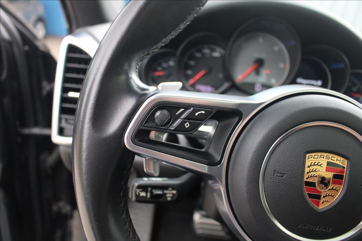 Porsche Cayenne SUV 4,1 l 283 kw