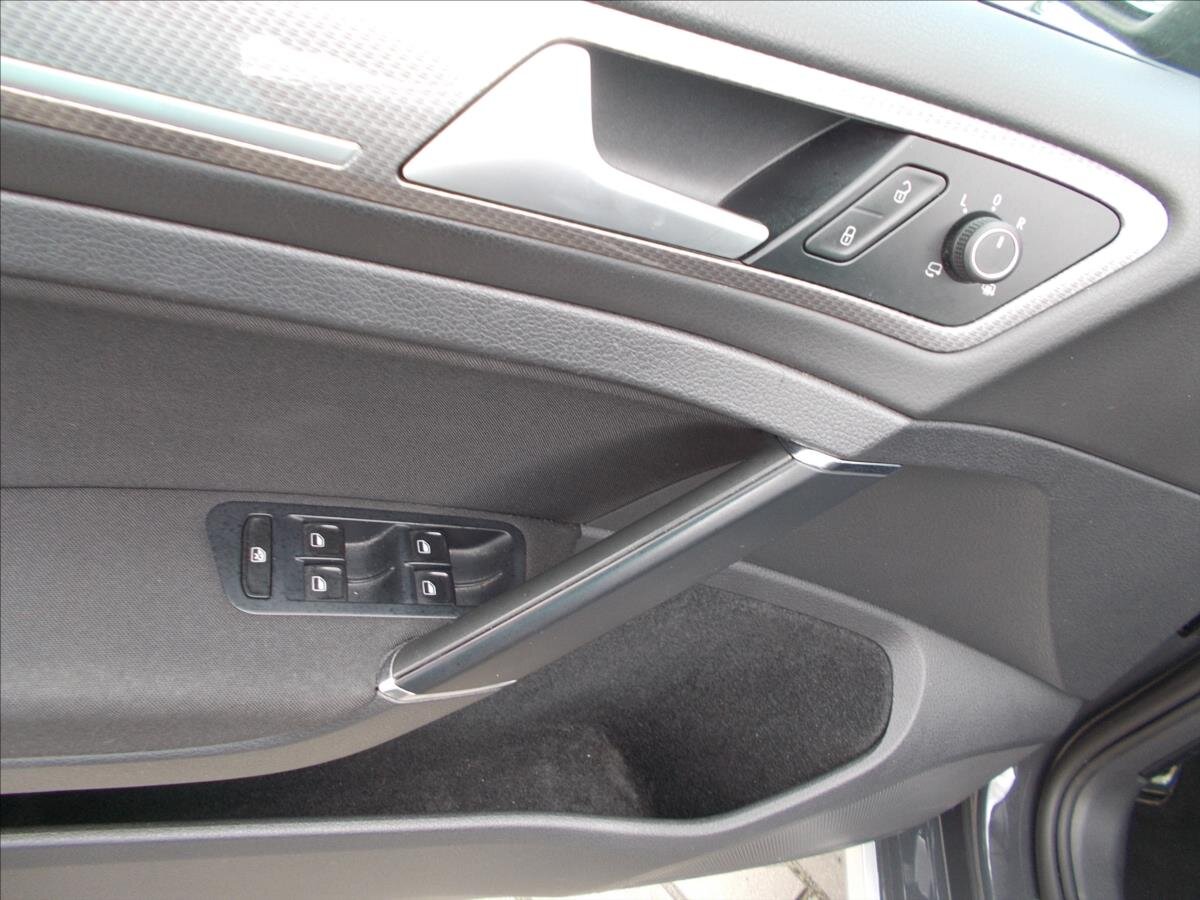 Volkswagen Golf Kombi 1,6 l 81 kw