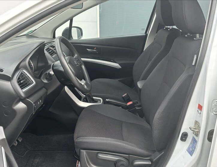 Suzuki S-Cross Hatchback 998,0 82 kw
