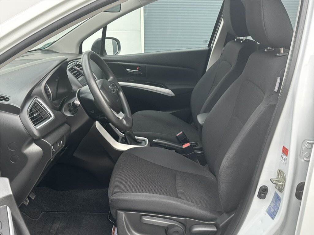 Suzuki S-Cross Hatchback 998,0 82 kw