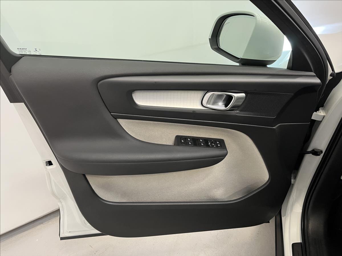 Volvo XC40 SUV / Terénní 1,5 l 120 kw