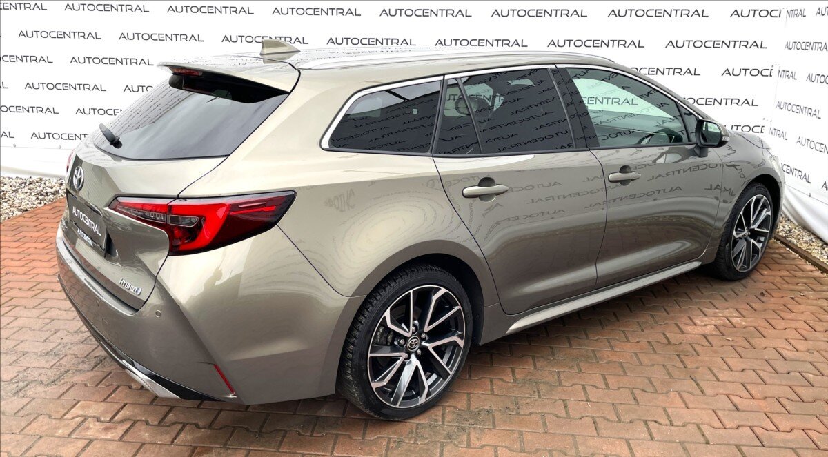 Toyota Corolla Kombi 2,0 l 112 kw