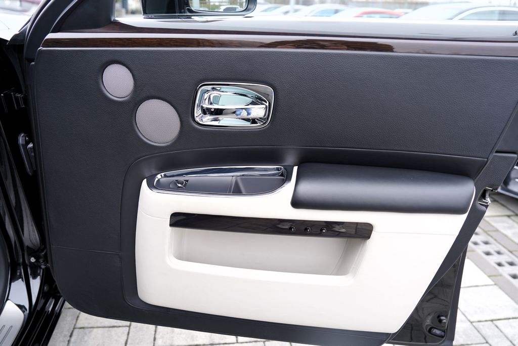 Rolls-Royce Ghost Sedan 6,6 l 420 kw