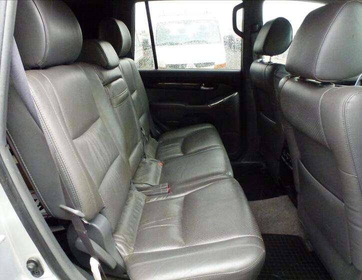 Toyota Land Cruiser 26