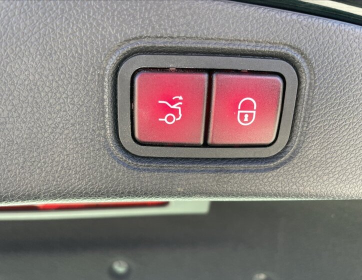 Mercedes-Benz Třídy E Kupé 2,0 l 180 kw