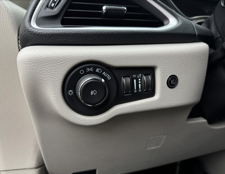 Chrysler Pacifica MPV 3,6 l 214 kw