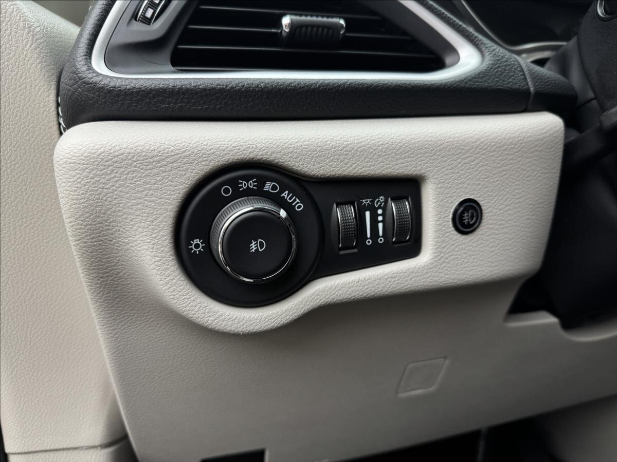 Chrysler Pacifica MPV 3,6 l 214 kw