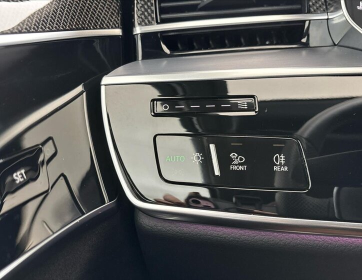 Audi A8 Sedan / Limuzína 3,0 l 210 kw