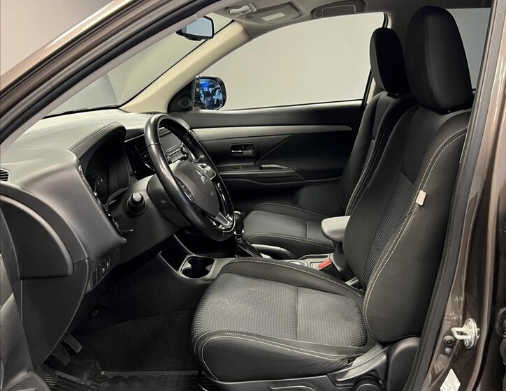 Mitsubishi Outlander SUV 2,3 l 110 kw