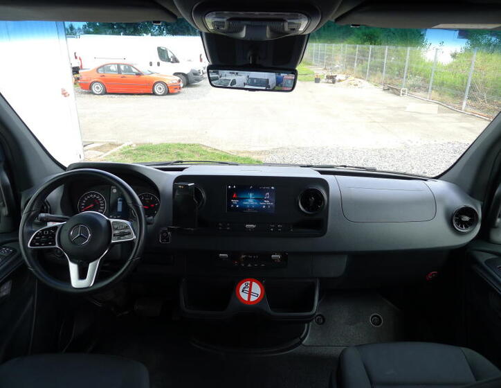 Mercedes-Benz Sprinter 11