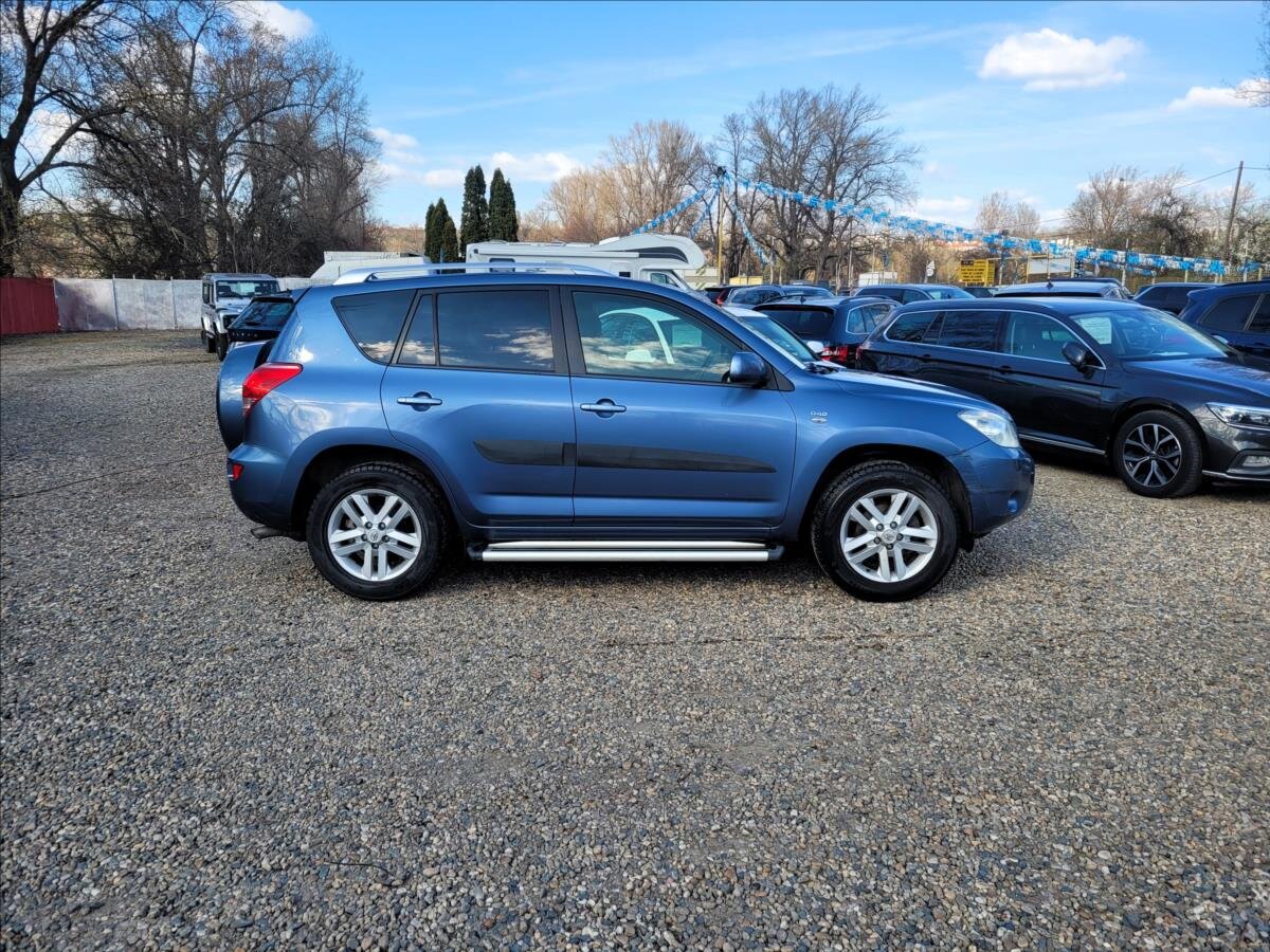 Toyota RAV4 SUV / Terénní 2,2 l 100 kw