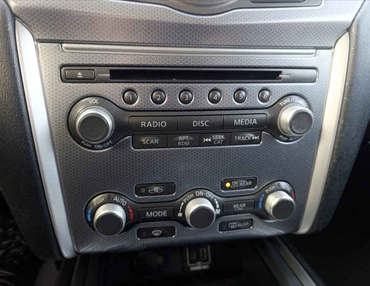 Nissan Pathfinder SUV 3,5 l 212 kw