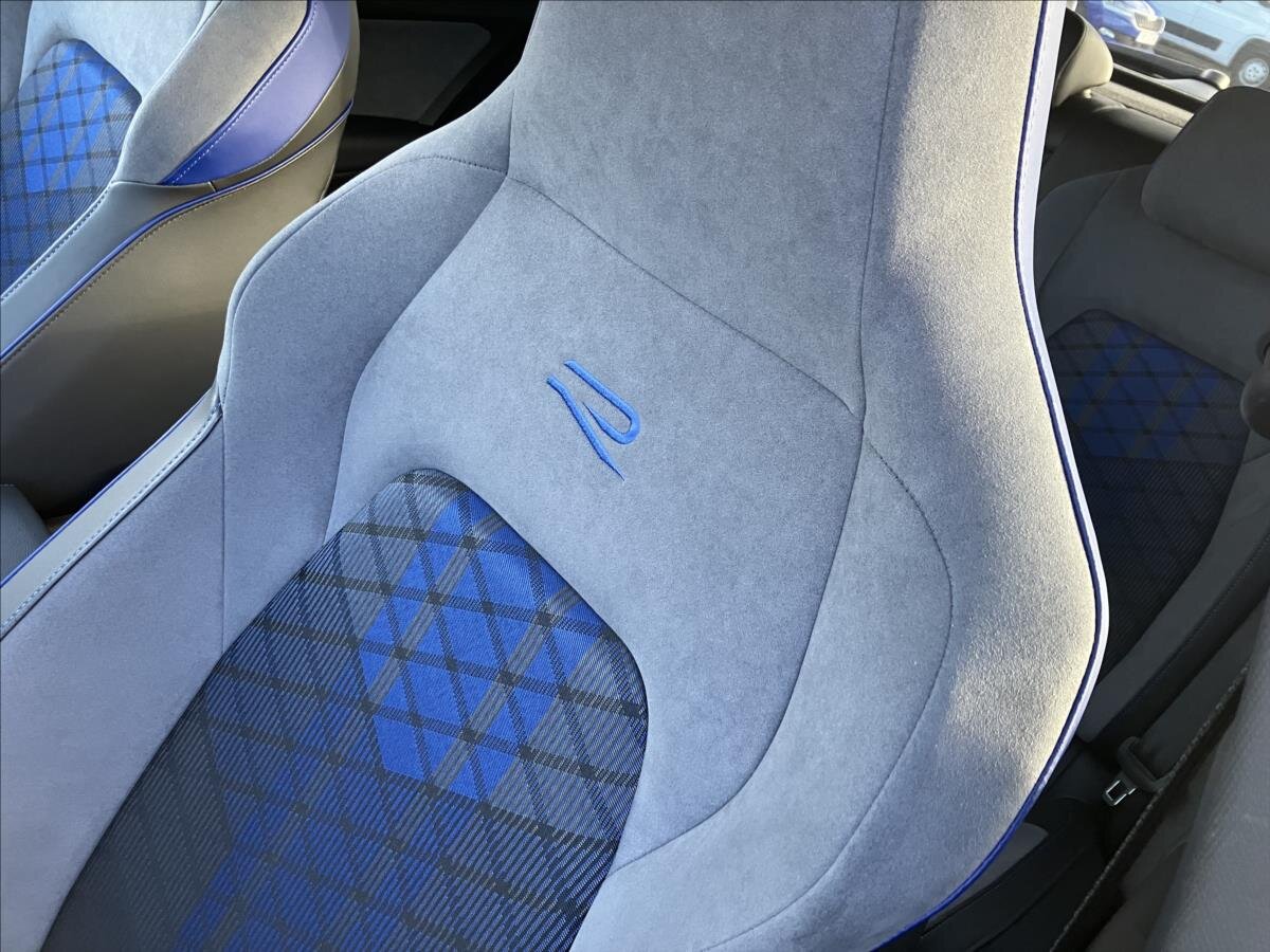 Volkswagen Golf Hatchback 2,0 l 245 kw